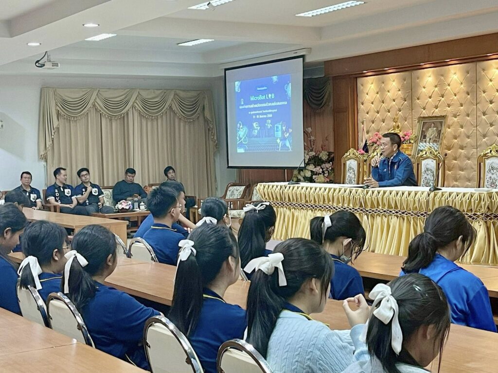 กิจกรรม “Microbot Lab” และ “บอร์ดสมองกล”